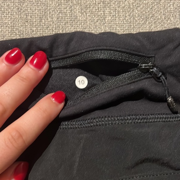 Black lululemon speed up shorts 2 inches - Picture 4 of 4